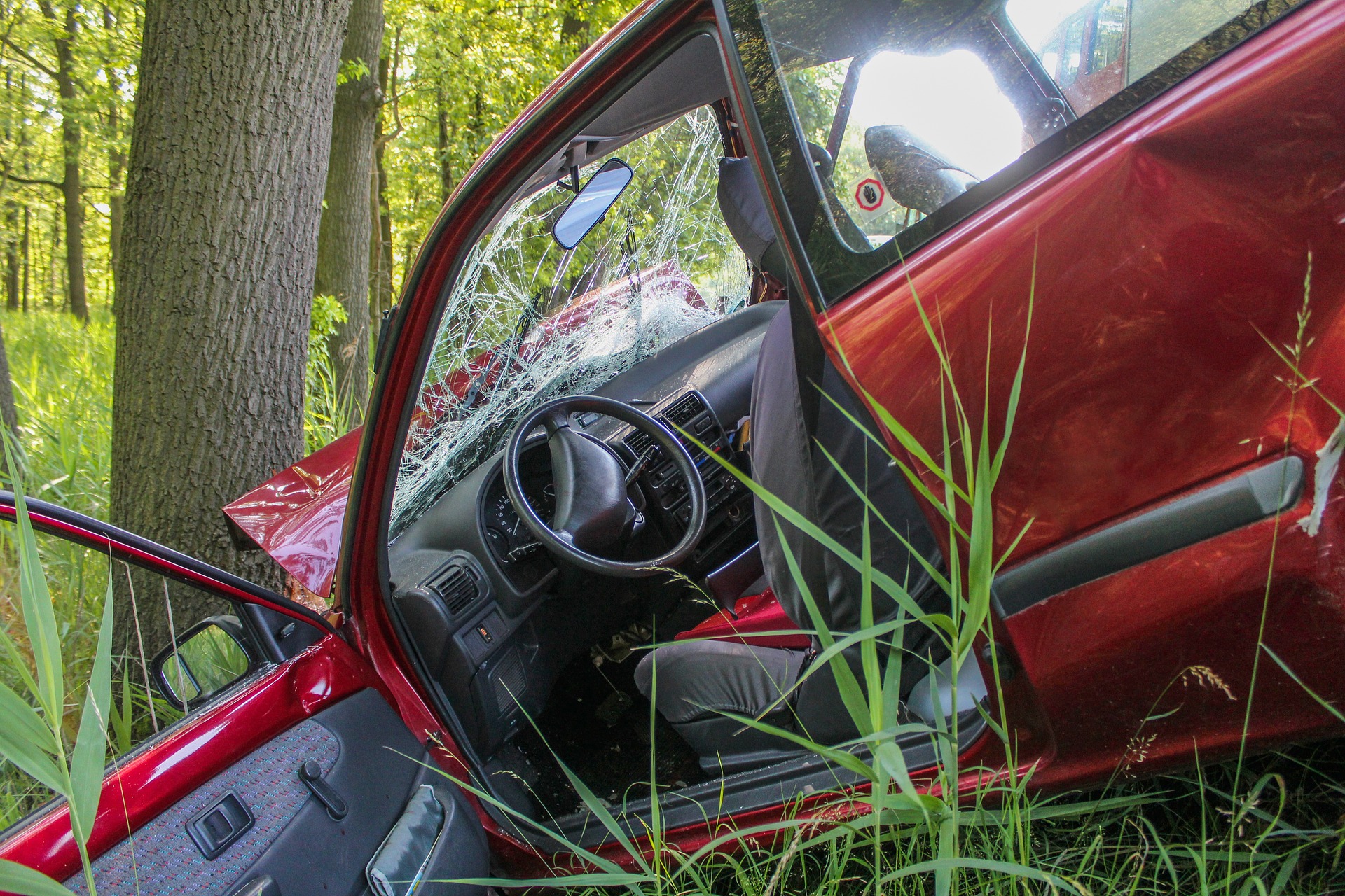 Bezpieczeństwo w transporcie – jak unikać najczęstszych zagrożeń na drodze?